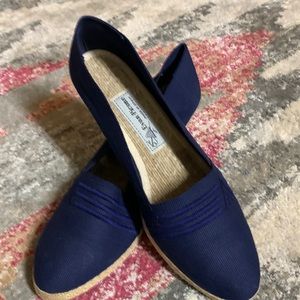 The shoe is an Evan-Picone made in Spain. It is an 9.5 Worn very little.